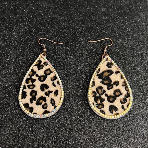New Teardrop leopard With Shiny Rhinestones Earrings - Picture 4 of 4